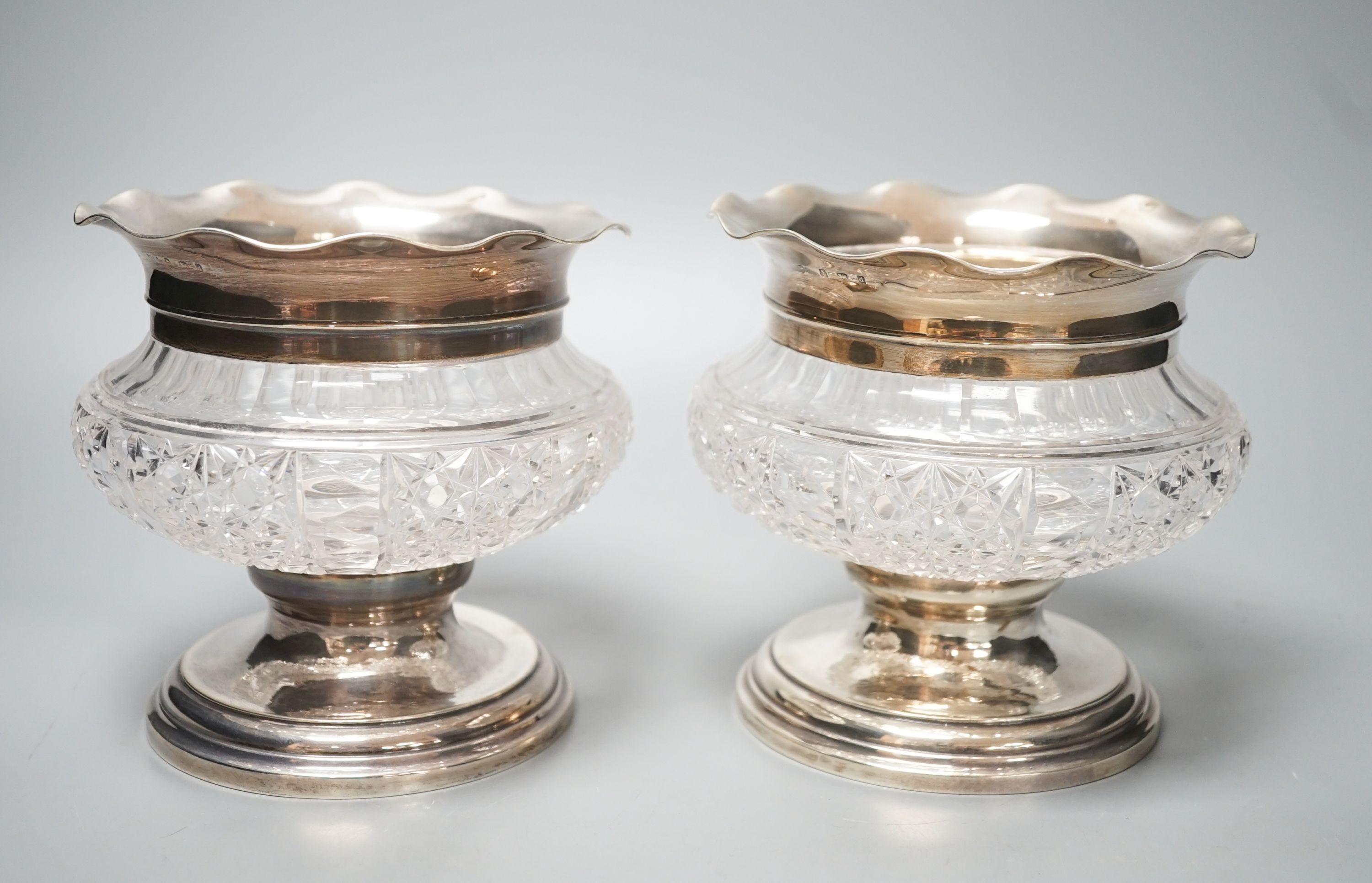 A pair of Edwardian silver mounted glass bowls, (lacking covers), Birmingham, 1904, height 13.4cm.